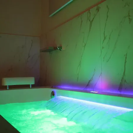Daire Sss Luxury With Jacuzzi Kamez